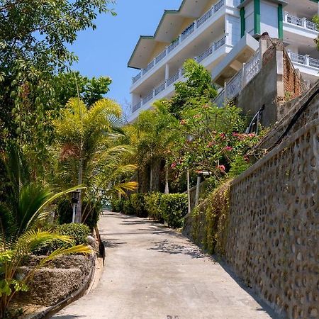 Monte Prundi Hotel Labuan Bajo Exterior photo