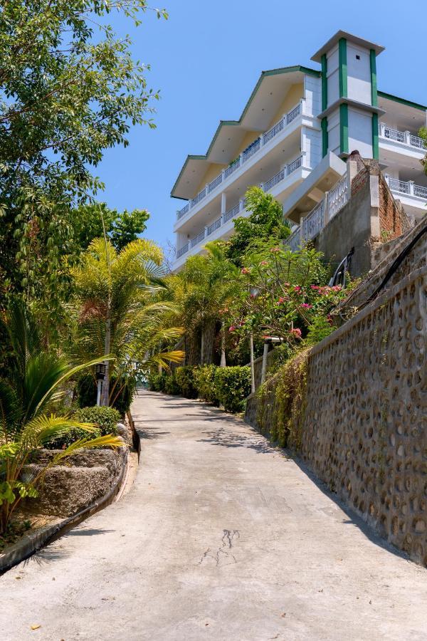Monte Prundi Hotel Labuan Bajo Exterior photo