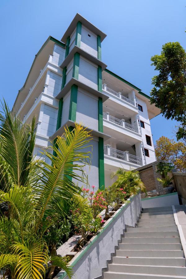 Monte Prundi Hotel Labuan Bajo Exterior photo